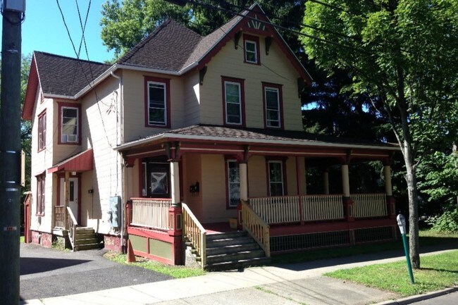 Primary Photo - 128 Hawley St