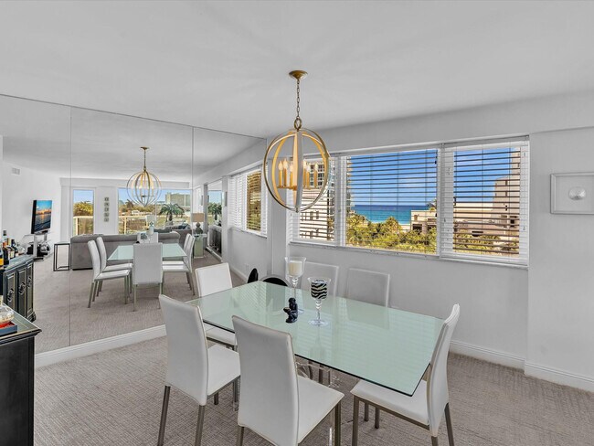 Building Photo - 3000 Holiday Dr