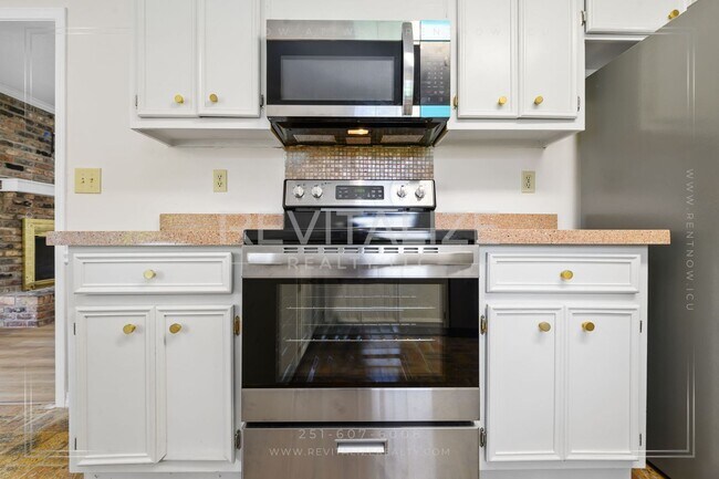 Building Photo - Spacious 4BR/2.5BA West Mobile Home – Room to Grow in a Convenient Location!