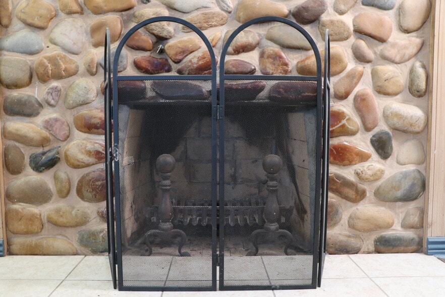 Building Photo - 909 8th St