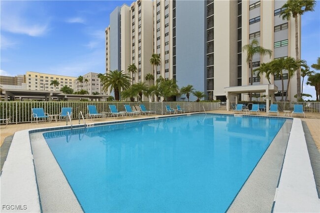 Building Photo - 1925 Clifford St