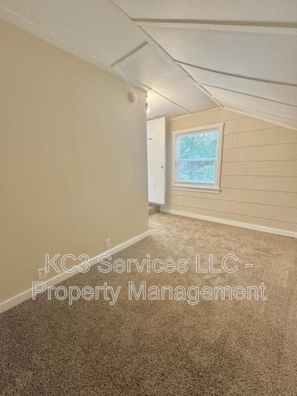 Building Photo - 2215 E 81 St