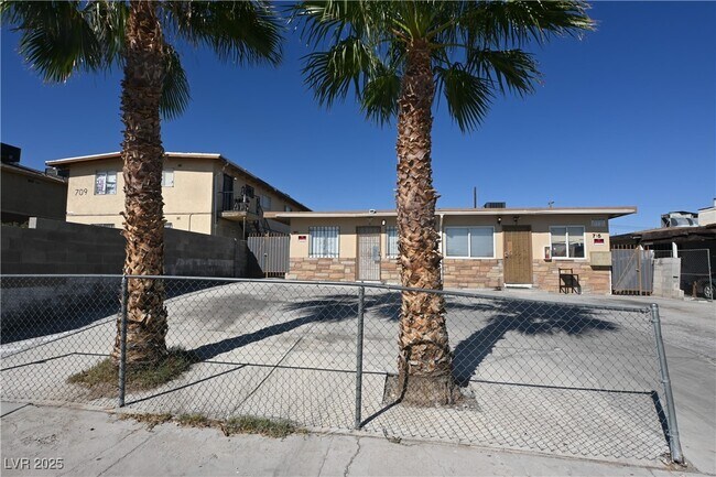 Building Photo - 715 N 11th St