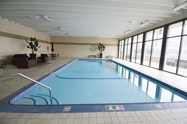 Building Photo - Furnished Unit STEPS FROM THE MAYO CLINIC FACILITIES Rochester Towers Condo For Rent!