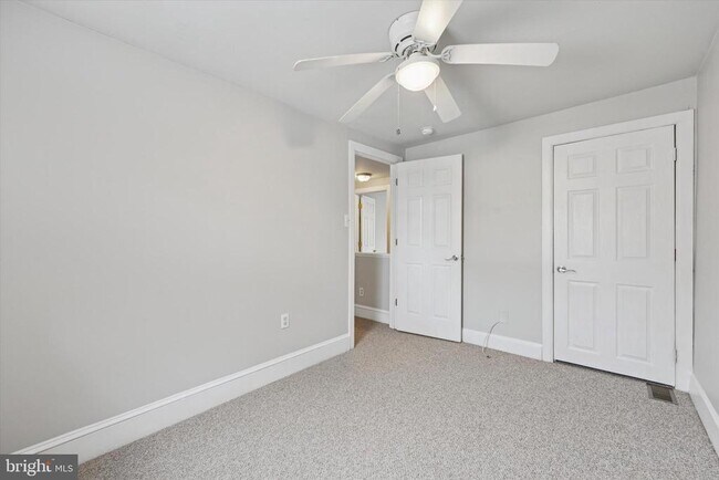 Building Photo - 158 Green Ln