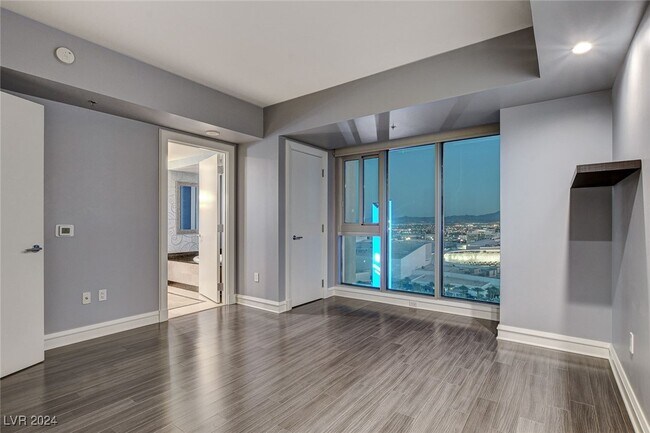 Building Photo - 2700 S Las Vegas Blvd