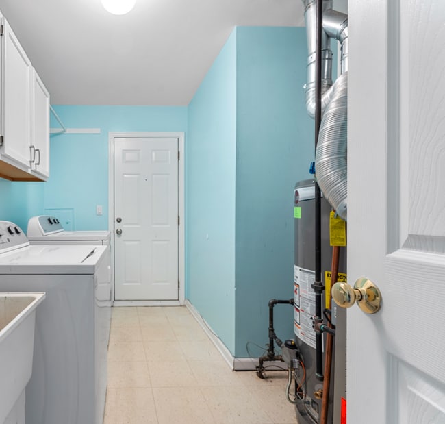 Building Photo - 8315 Flamingo St