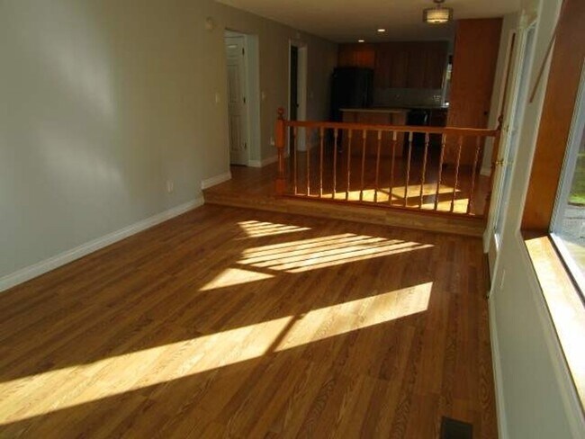 Building Photo - 4 Bedroom, 2.5 Bathroom Artondale area home