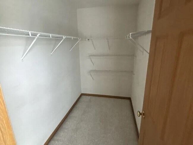 Building Photo - 8629 Fernbrook Dr