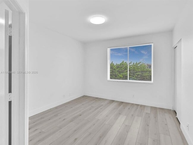 Building Photo - 8 Key W Ct