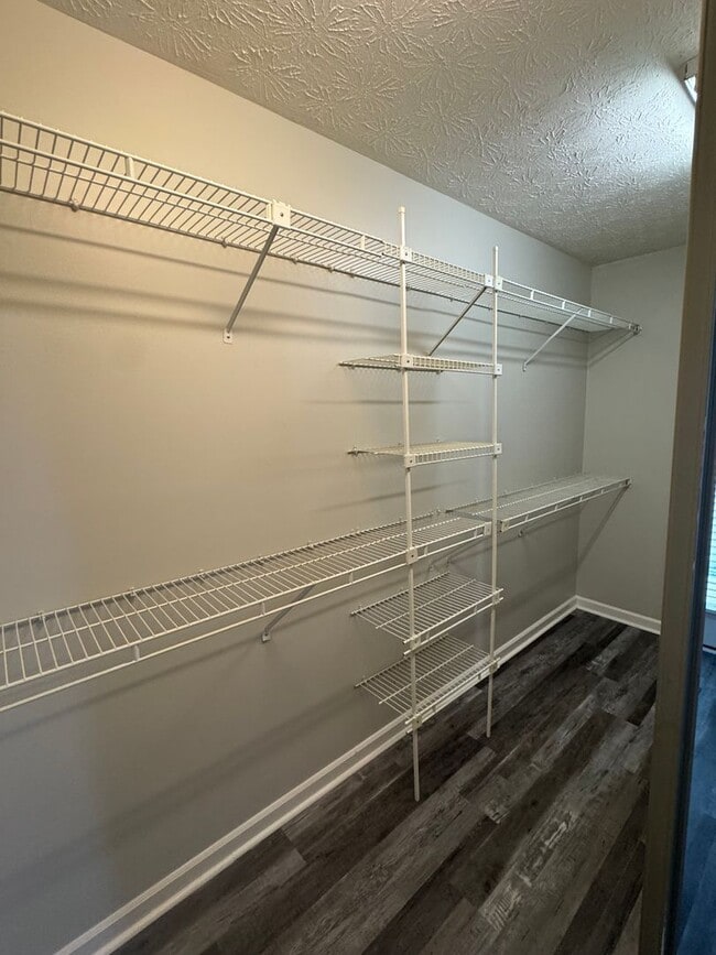 Building Photo - Arrowhead One Level