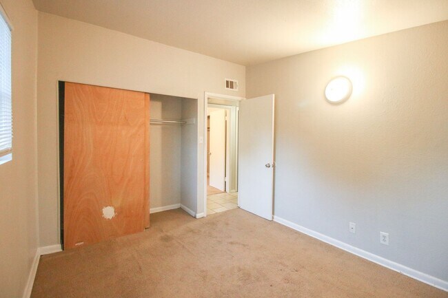 Building Photo - Move In Ready!