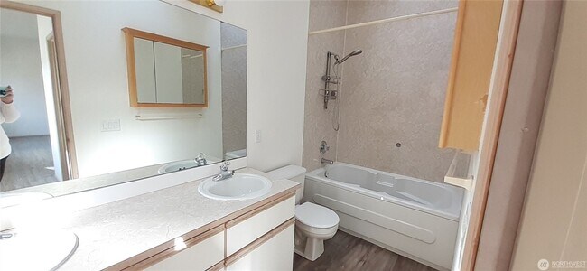 Building Photo - 3bd/2.5ba Seattle House