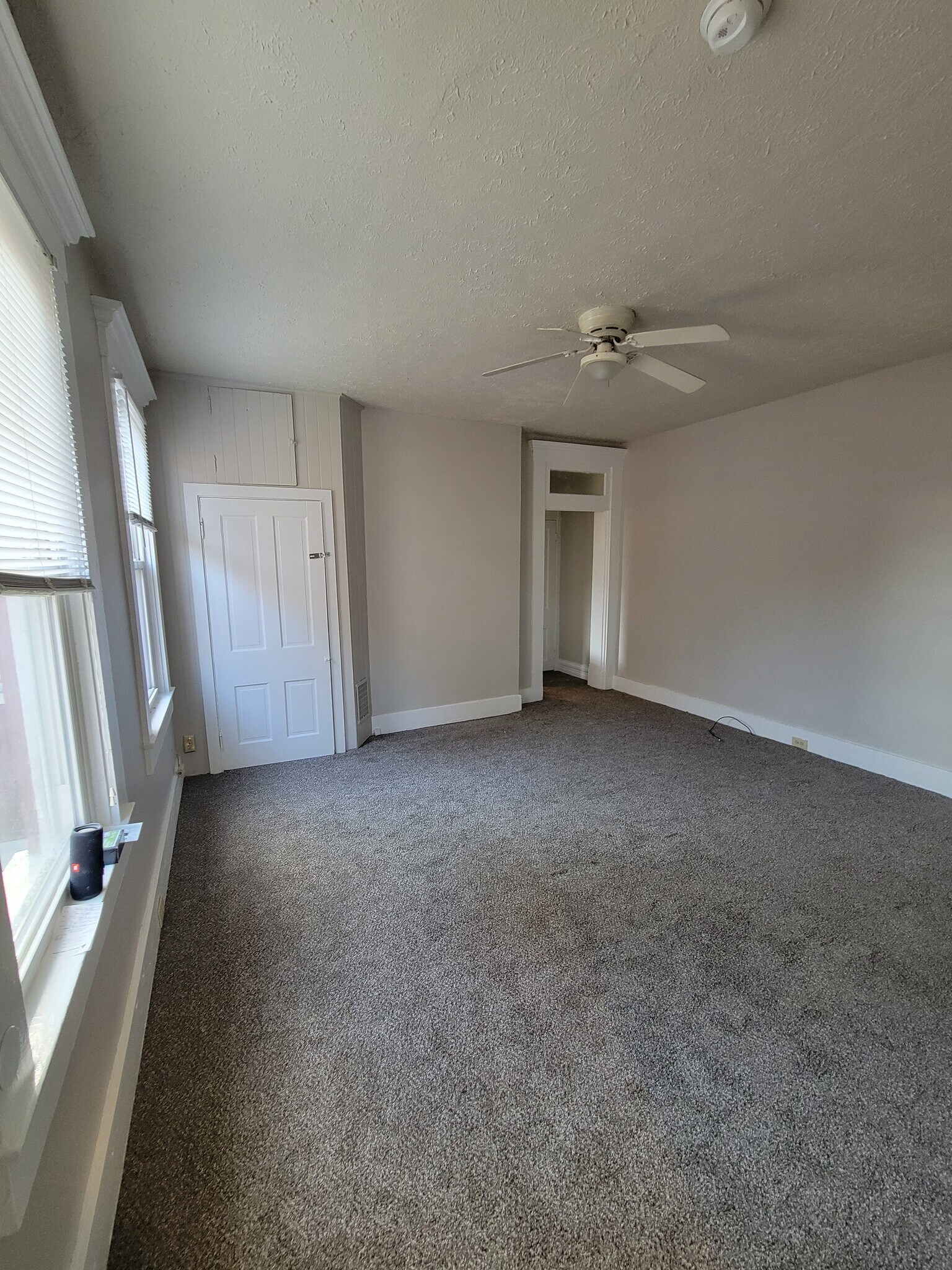 Building Photo - 224 6th Ave