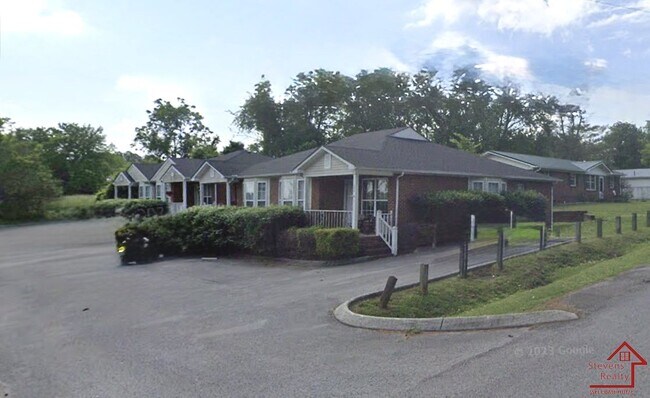 Building Photo - 304 Oriole Dr