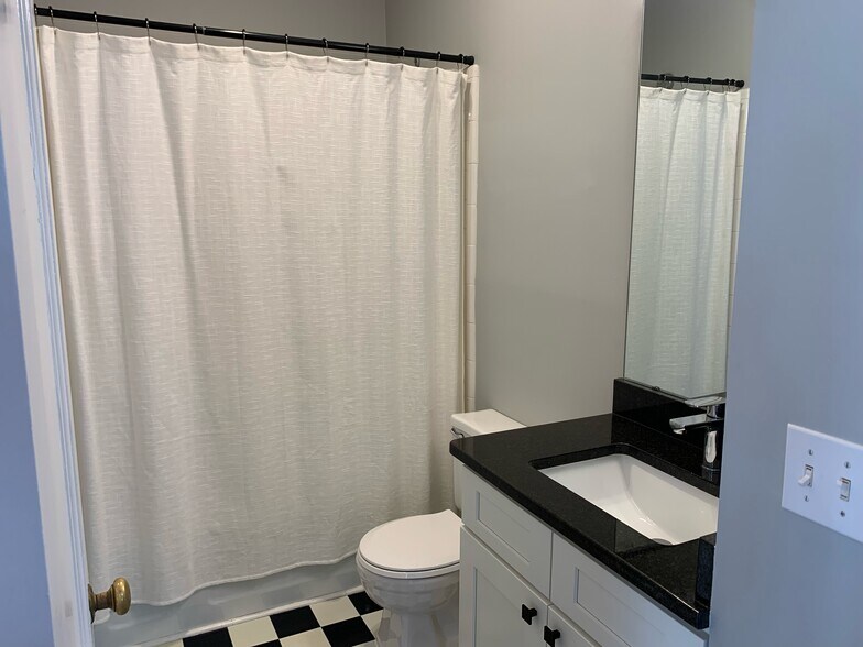 Building Photo - 315 S 5th Ave