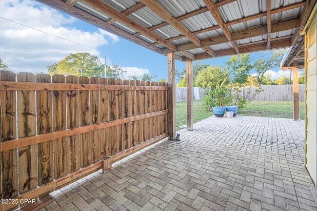 Building Photo - 1504 W 13th St