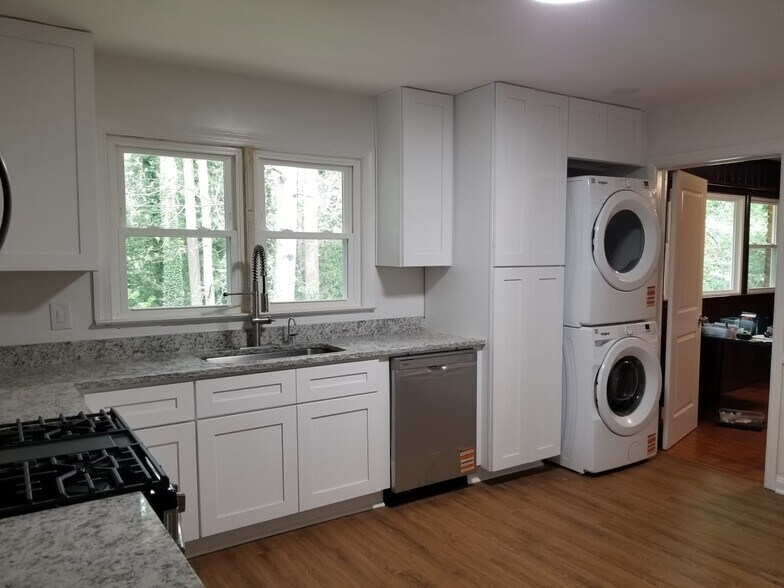 Building Photo - 2079 Honeysuckle Ln SW