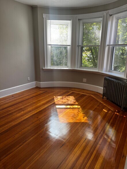Building Photo - 62 Fayston St