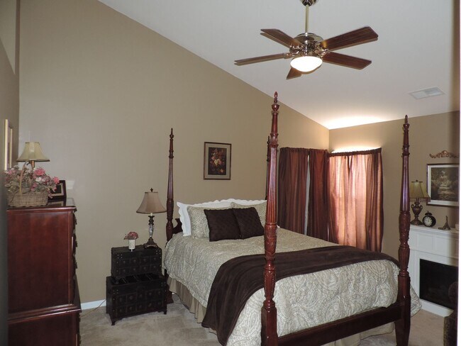 Building Photo - 5 BR/3BA | Newly Renovated Single Family Home |Wheelchair accesible room | Near Pharr Mill Park!