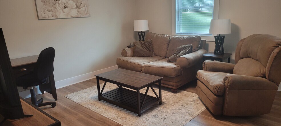 Building Photo - 405 Blyth Rd