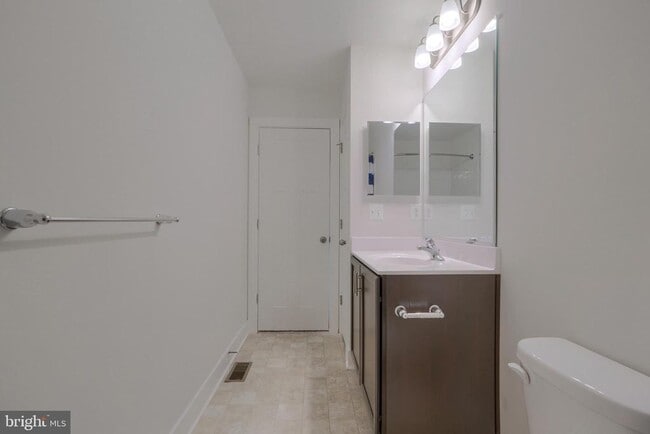 Building Photo - 617 Snapdragon Ct