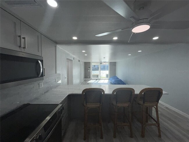 Building Photo - 7625 Sun Island Dr S