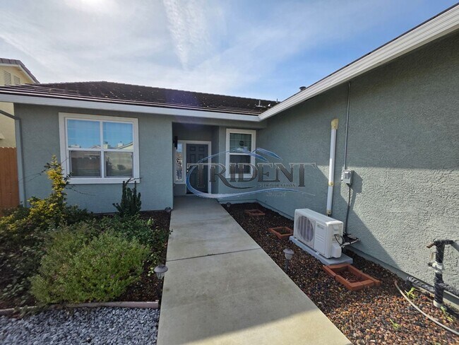 Building Photo - 2062 River Rock Dr