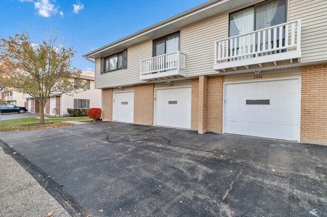 Building Photo - 1321 Yarmouth Ct