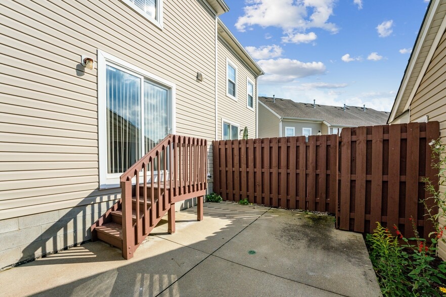 Patio - 5757 High Rock Dr