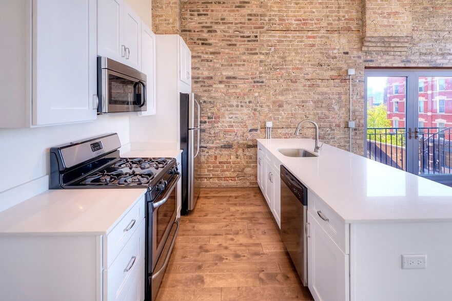 Building Photo - 1532 W Chicago Ave