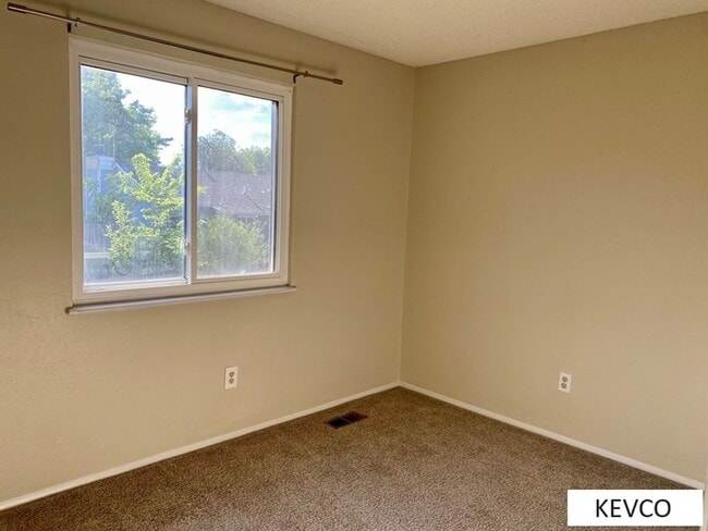 Building Photo - Beautiful Three Bedroom Home!