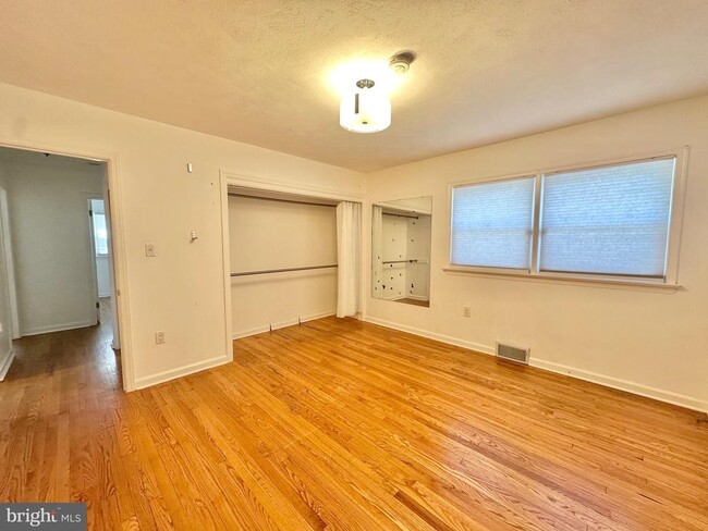 Building Photo - 60 Steiner Ave