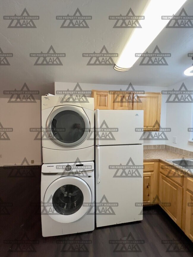 Building Photo - West Fifth Avenue