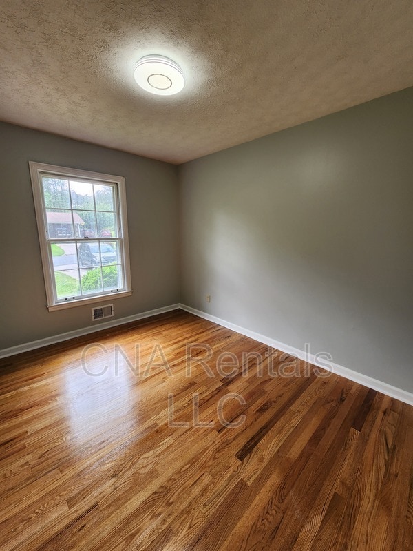 Building Photo - 626 Honeybear Ln