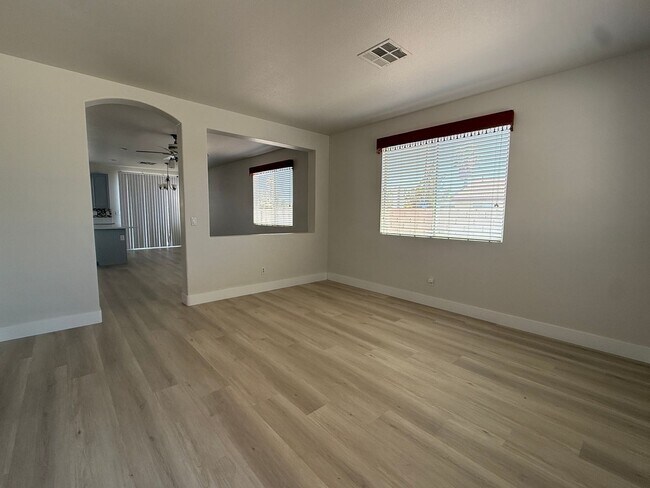 Building Photo - 3bd/2bath Single Story Home!