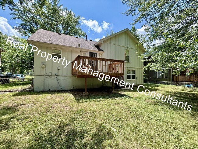 Building Photo - 3 Bed 2 Bath Modern Home in Prime Location!