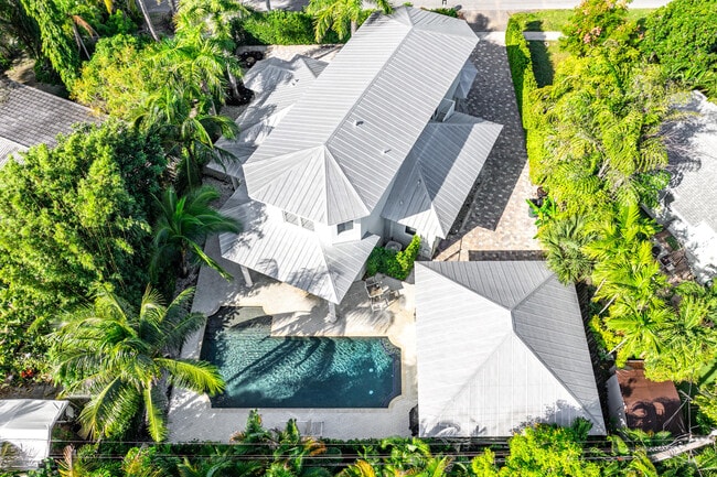 Building Photo - 1500 NE 4th Ct