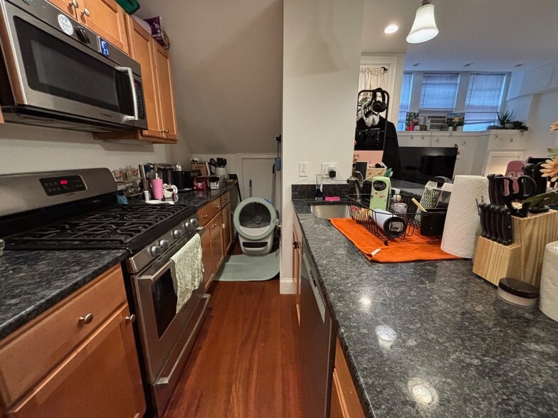 Building Photo - 8 Grove St