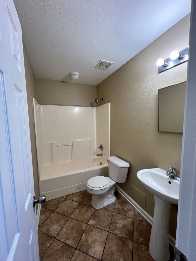 Building Photo - 3 BD 1 BA home in Millington! Minutes from Navy Base