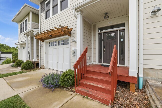 Building Photo - 4315 N Cypress Ln