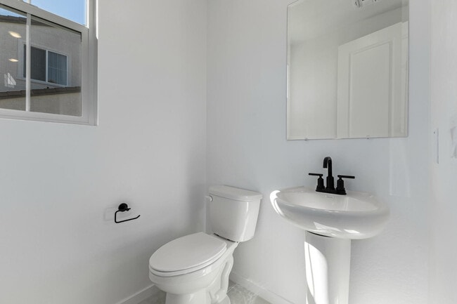 Building Photo - 2436 W Maximo Wy