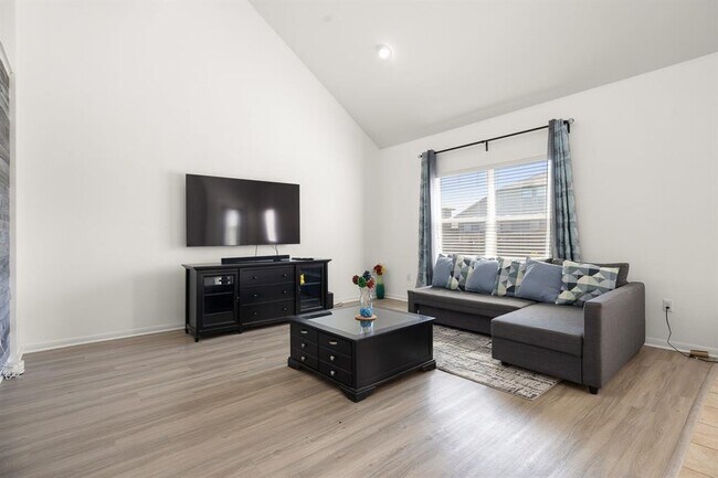 Building Photo - 121 Leona River Trl