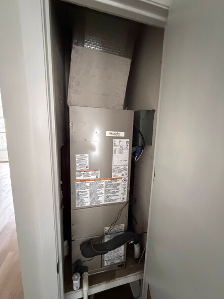 Building Photo - 6226 SW 10th Pl