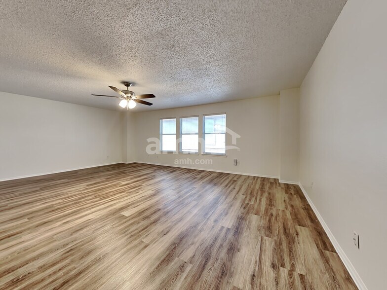 Building Photo - 7417 Marsland Ln