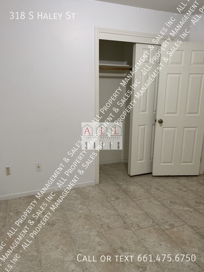 Building Photo - 318 S Haley St