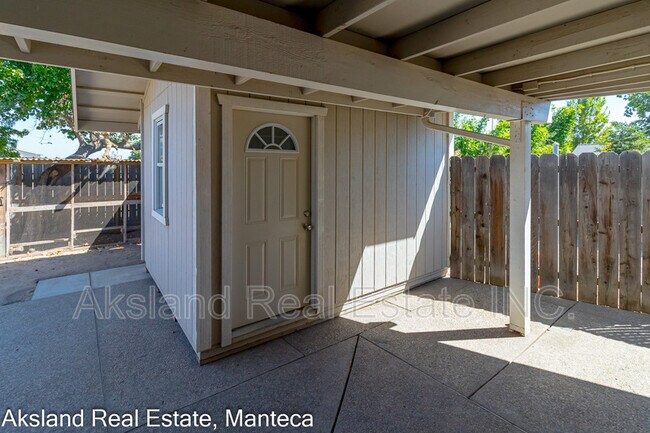 Building Photo - 3007 W Lathrop Rd