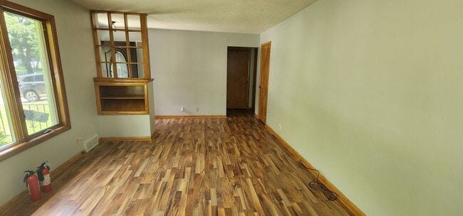 Building Photo - 3/4 bedroom house