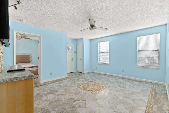 Building Photo - 2005 Greens Blvd