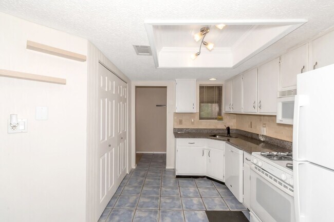 Building Photo - 2106 Palmyra Dr
